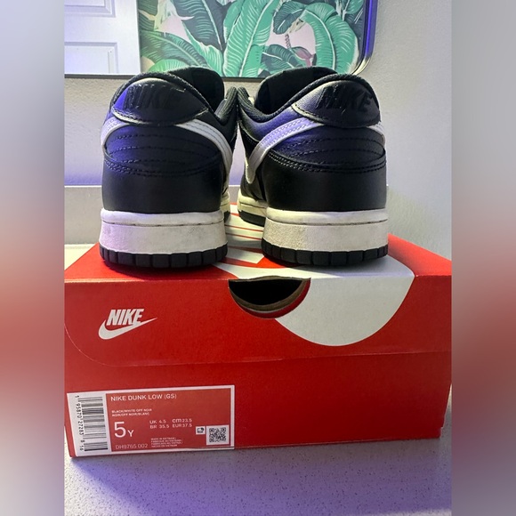Nike Dunk Low (GS)- youth size 5Y - Picture 4 of 13